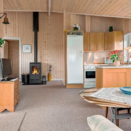 Awesome In W/ 2 Bedrooms Casa de Férias Sjolund